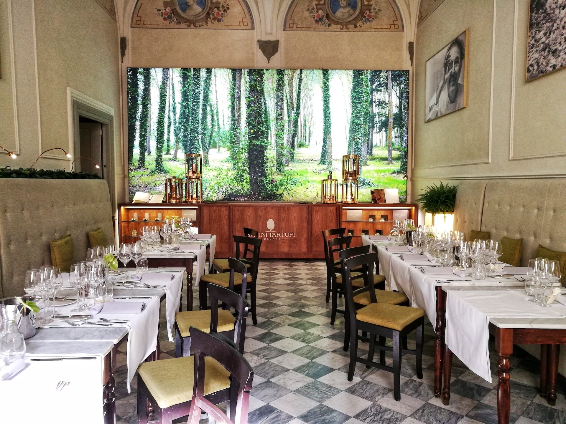 Sala del ristorante Savini di Firenze