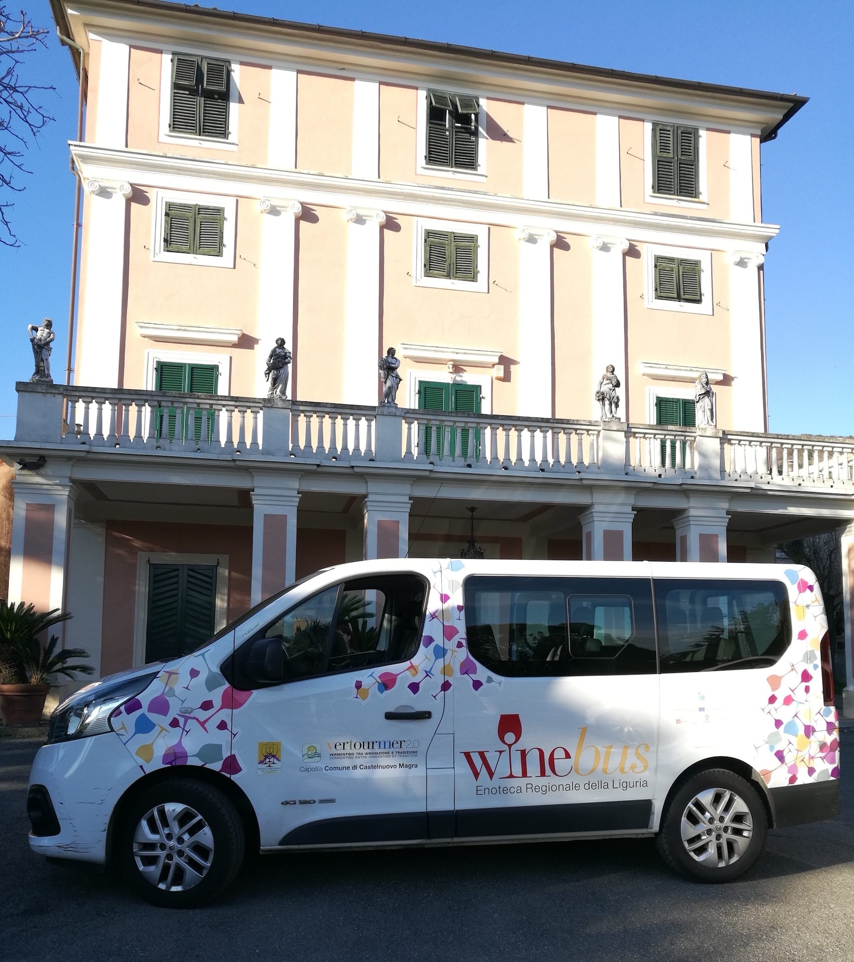 Il Winebus dell'Enoteca Regionale della Liguria