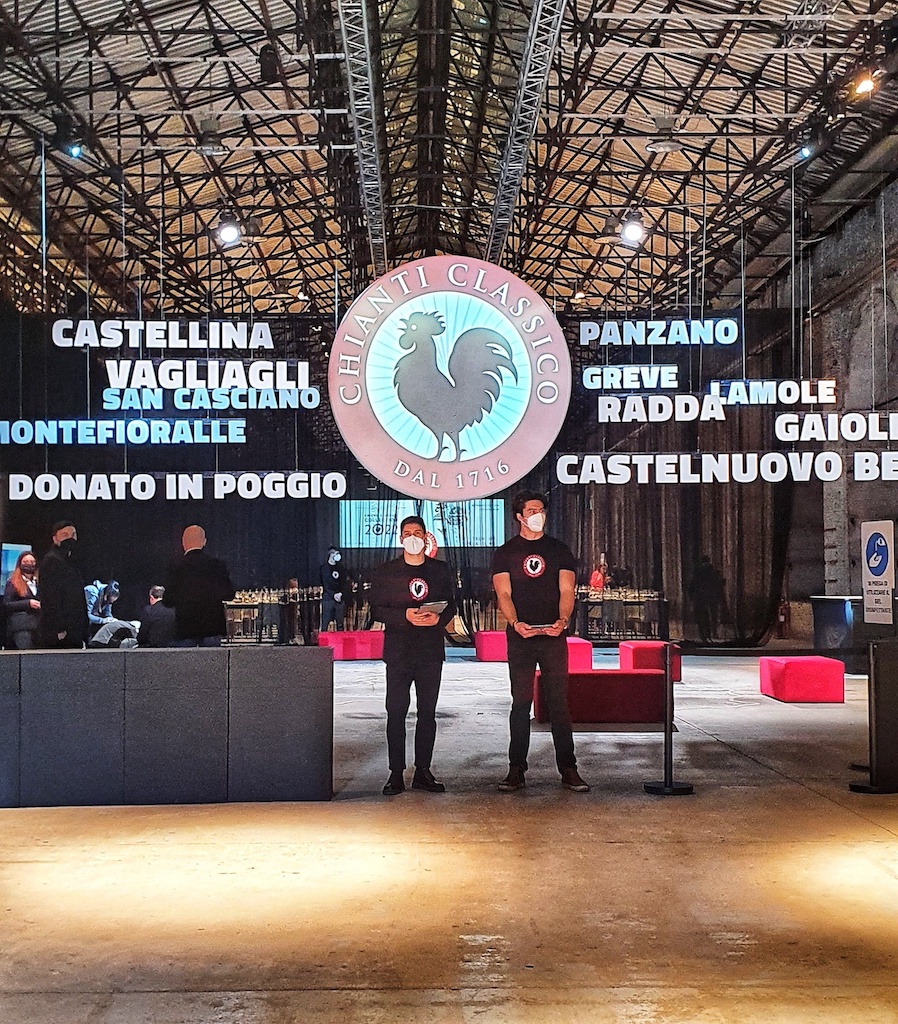 Le UGA in bella vista all'ingresso della Chianti Classico Collection 2022