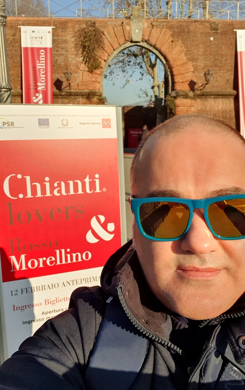 Foto di rito all'ingresso di Chianti Lovers e Rosso Morellino 2023